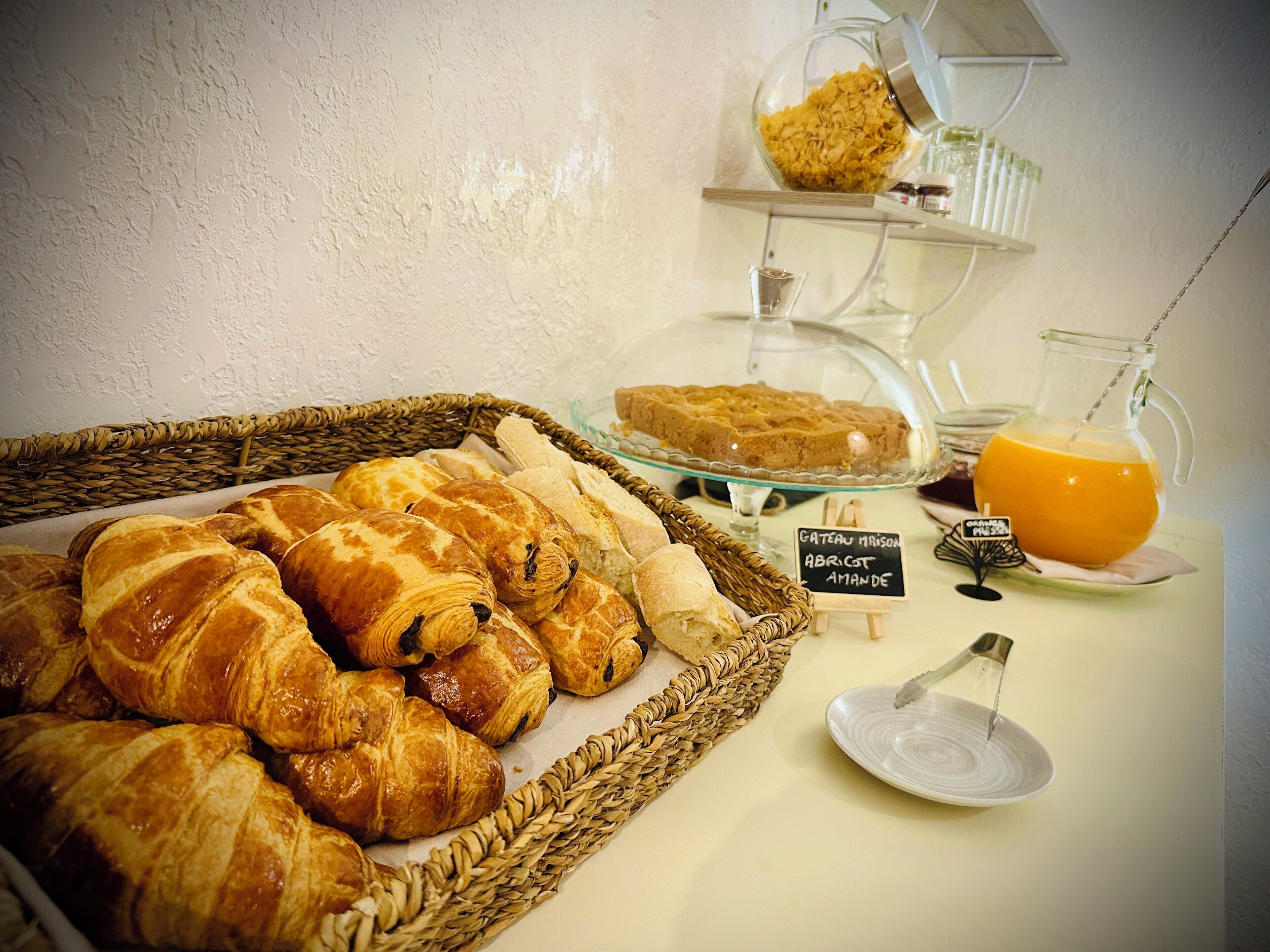 daily continental breakfast (eur 10.50 per person)