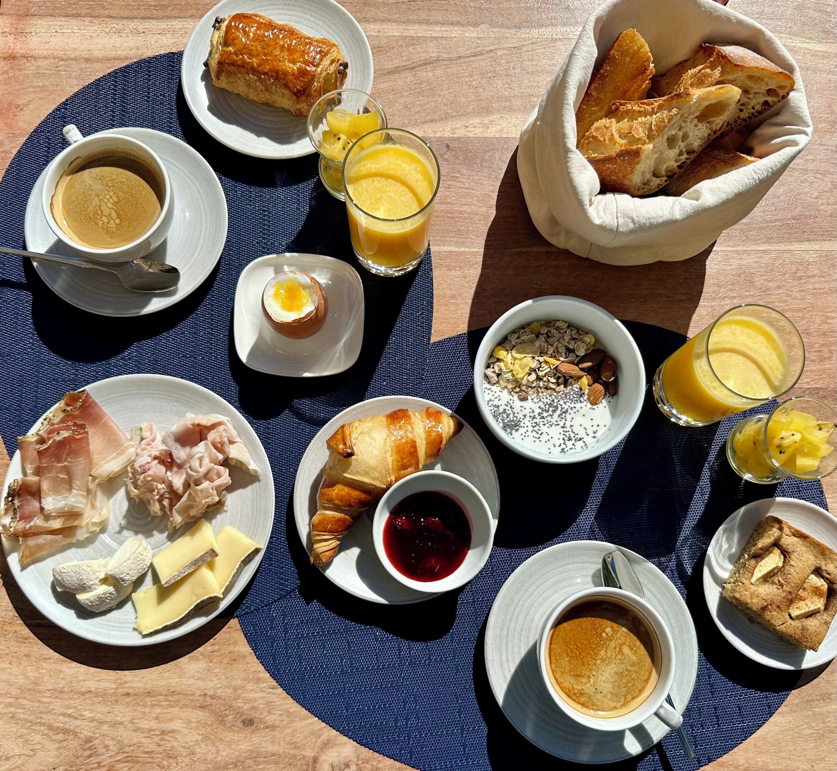 Daily buffet breakfast (EUR 10.50 per person)