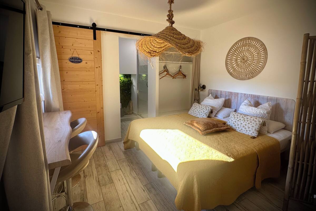 Studio 2/4 persons | 1 bedroom, premium bedding, in-room safe, individually decorated