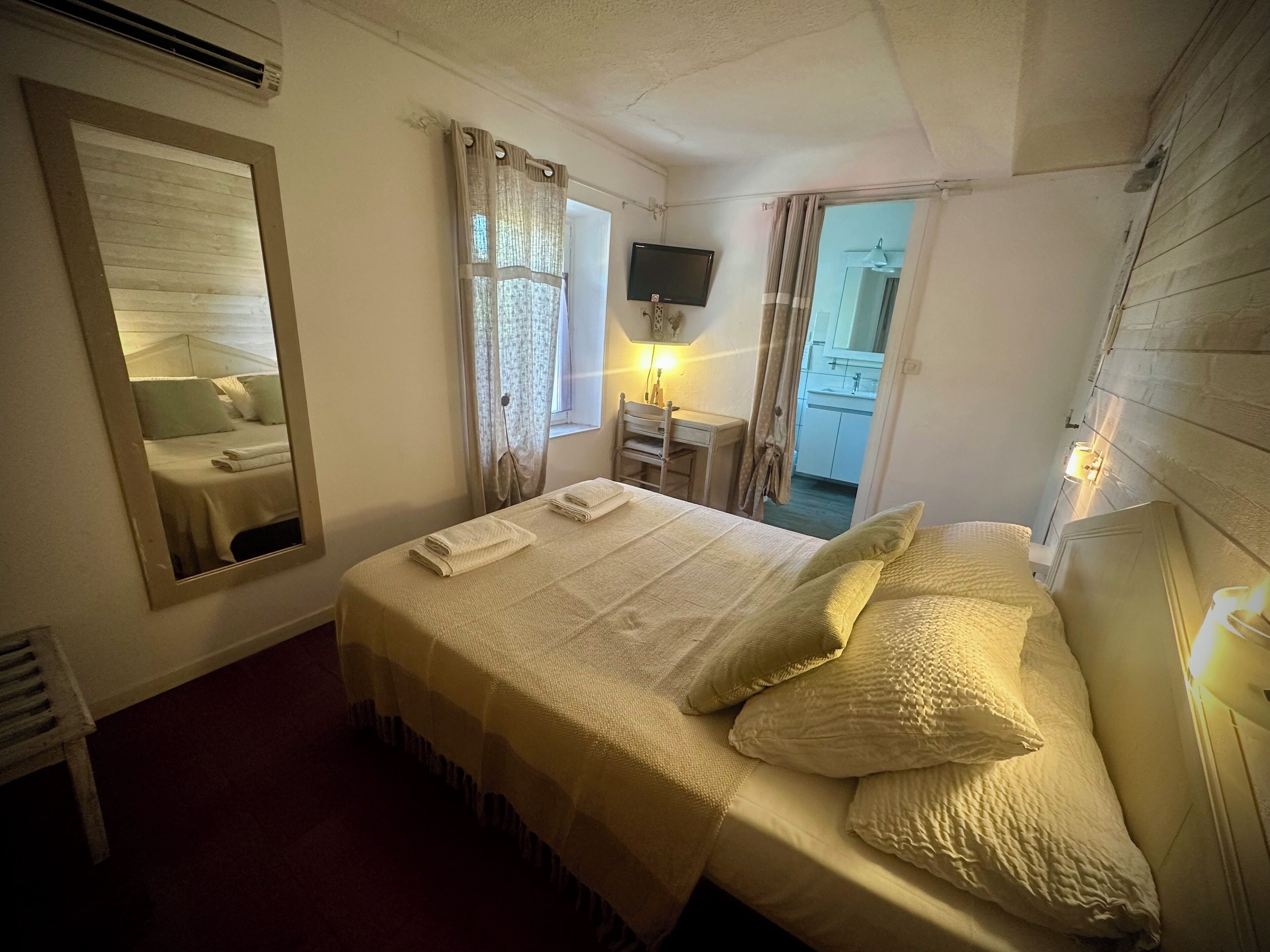 double room, 1 double or 2 single beds | 1 bedroom, premium bedding, in-room safe, individually decorated
