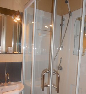 Shower, free toiletries