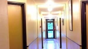 Hallway - Confortel Avignon (Avignon)