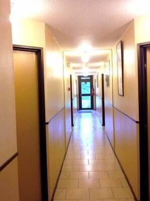 Hallway - Confortel Avignon (Avignon)
