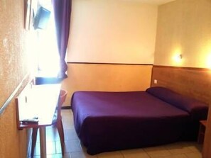 0B | Desk, iron/ironing board, free WiFi - Confortel Avignon (Avignon)