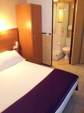 Chambre Double | Bureau, fer et planche à repasser, Wi-Fi gratuit