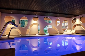 Indoor pool, open 8:00 AM to 8:00 PM, pool loungers - Hôtel Restaurant de la Jamagne (Gerardmer)