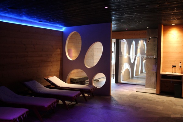 Couples treatment rooms, sauna, steam room, body treatments, body wraps