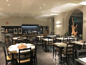 Päivittäinen buffetaamiainen maksusta