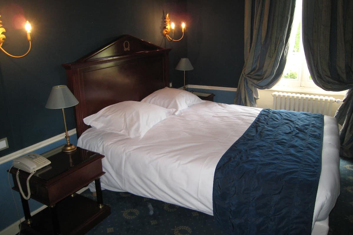 classic double room | premium bedding, minibar, individually furnished, desk