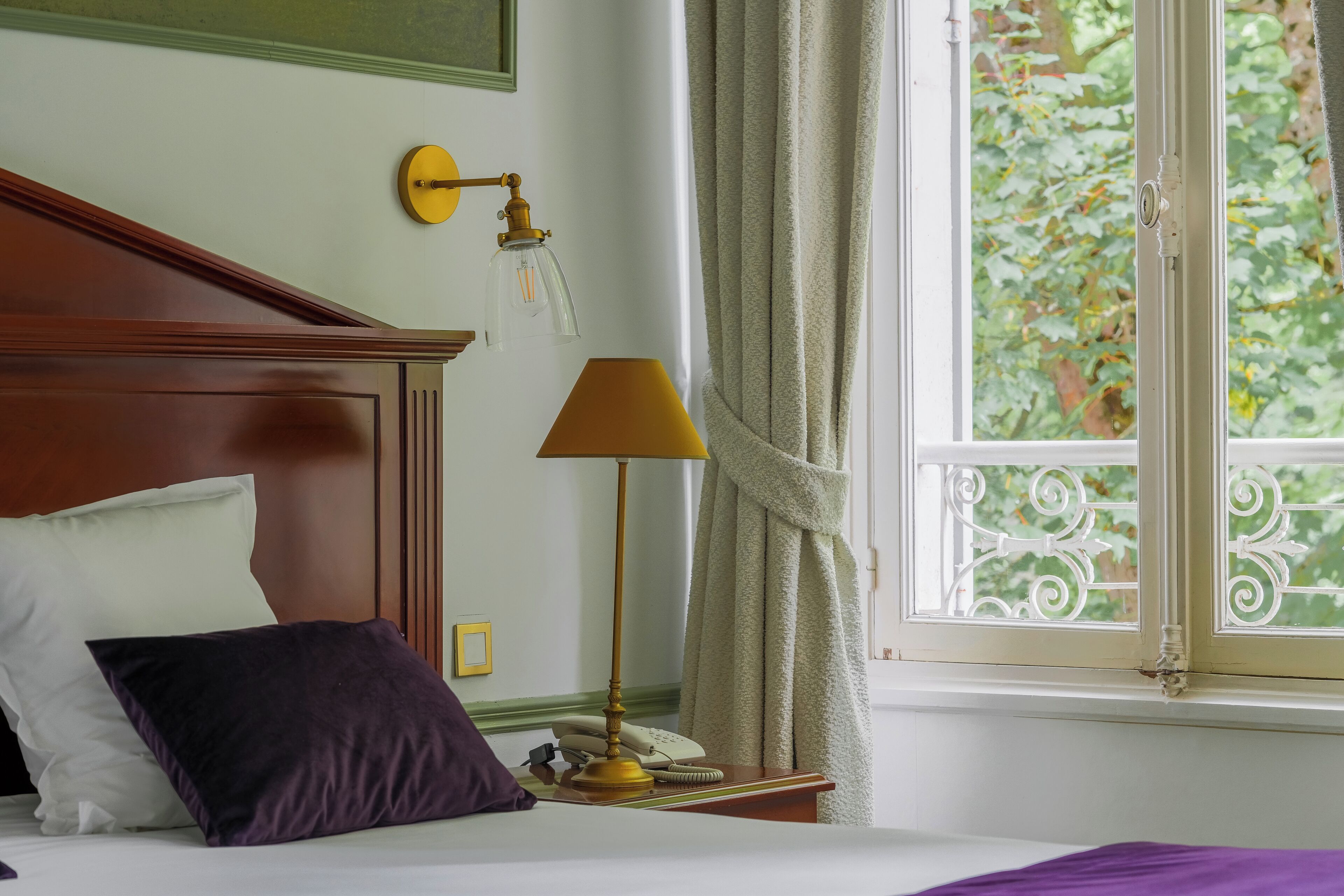 Superior tweepersoonskamer | Luxe beddengoed, individueel gemeubileerd, een bureau