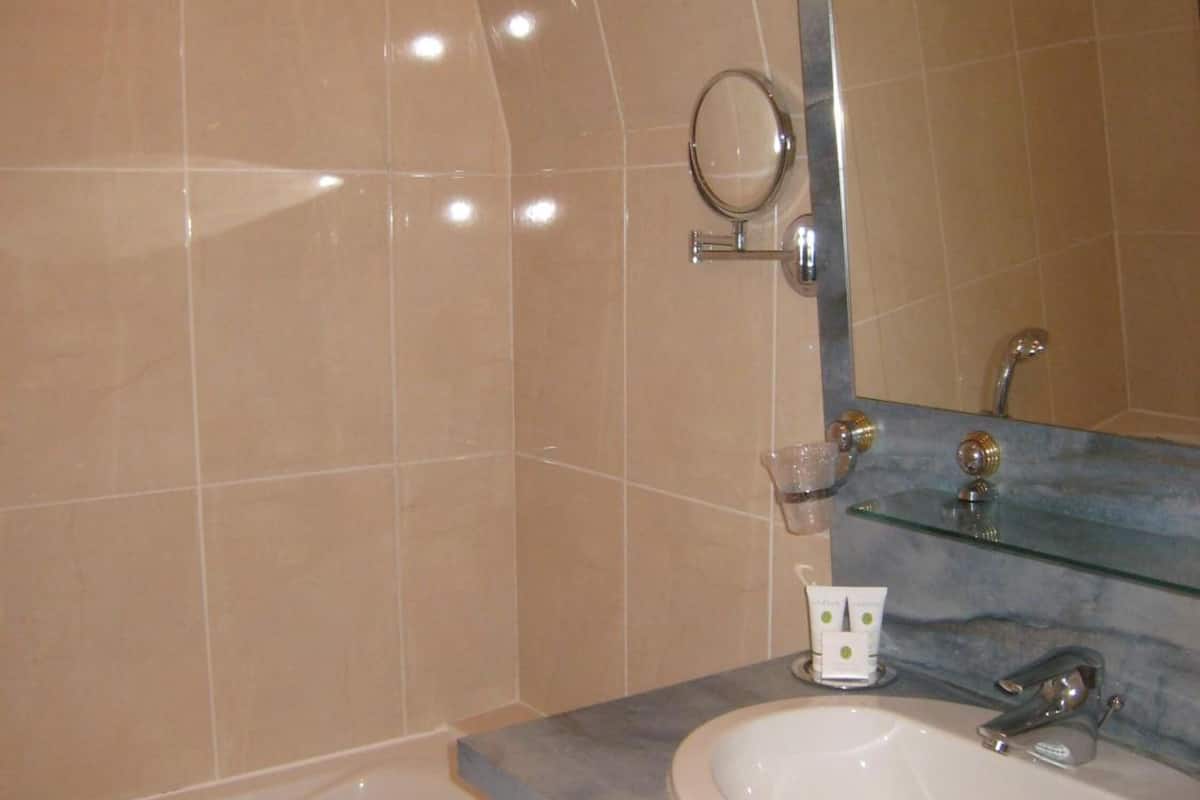 bathtub, free toiletries, hair dryer, towels