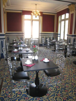 Restaurant -  LOGIS HÔTEL LES MARÉCHAUX (Auxerre)