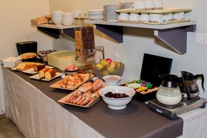 Desayuno buffet diario (EUR 13.5 por persona)