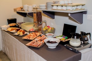 Double Room | Breakfast area | Daily buffet breakfast (EUR 13.5 per person) - Citotel Europeen (Angouleme)