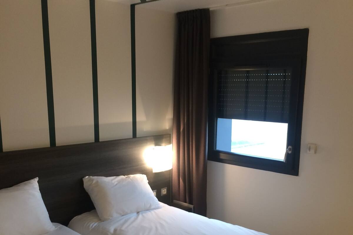 standard room, 2 single beds | desk, iron/ironing board, free cots/infant beds, free wifi