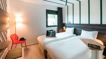 Camera Standard, 1 letto matrimoniale | Postazione laptop, ferro/asse da stiro, Wi-Fi gratuito, lenzuola