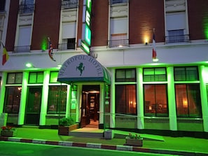 Front of property - Hôtel Metropol (Calais)