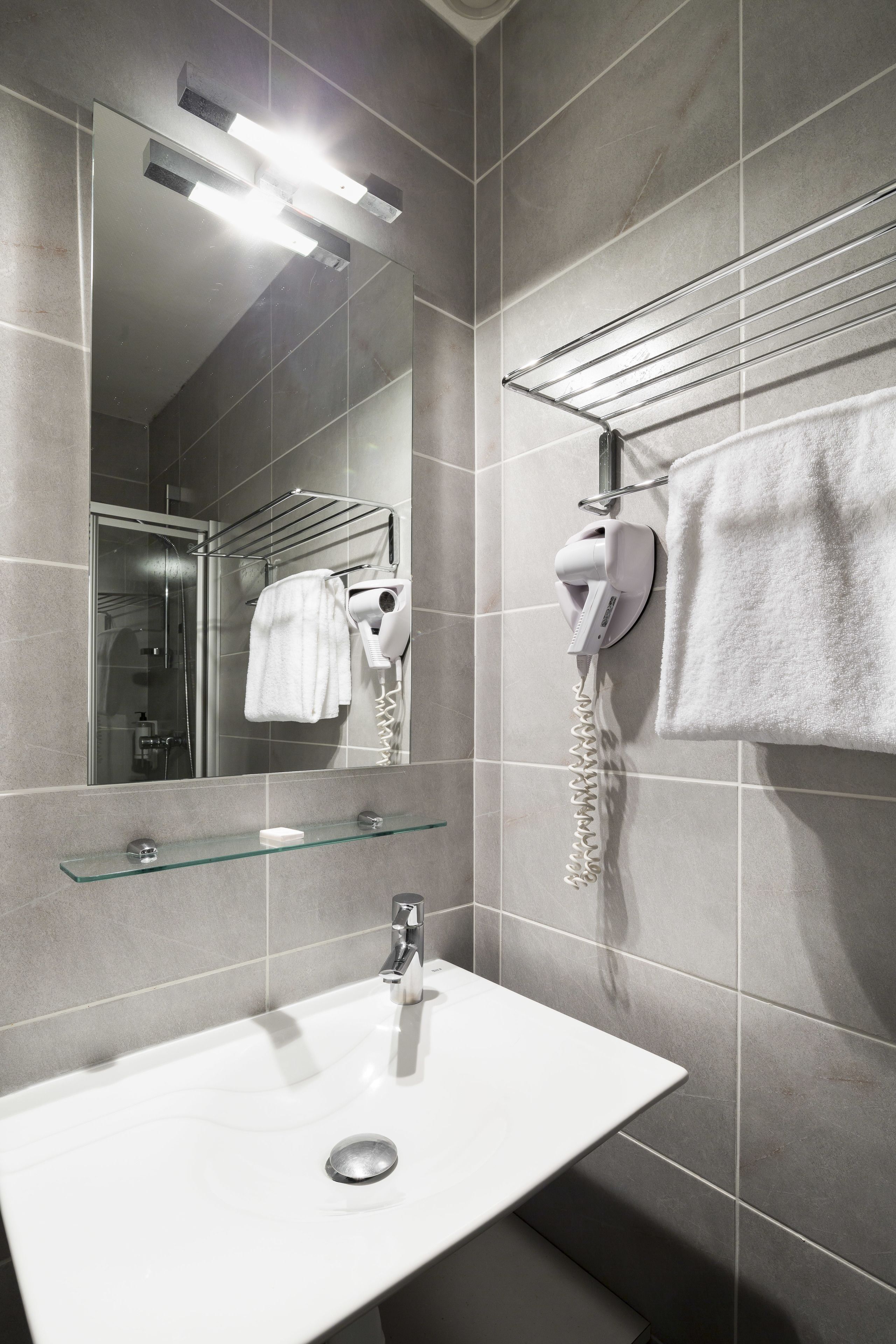 traditional double room, 1 bedroom | bathroom sink