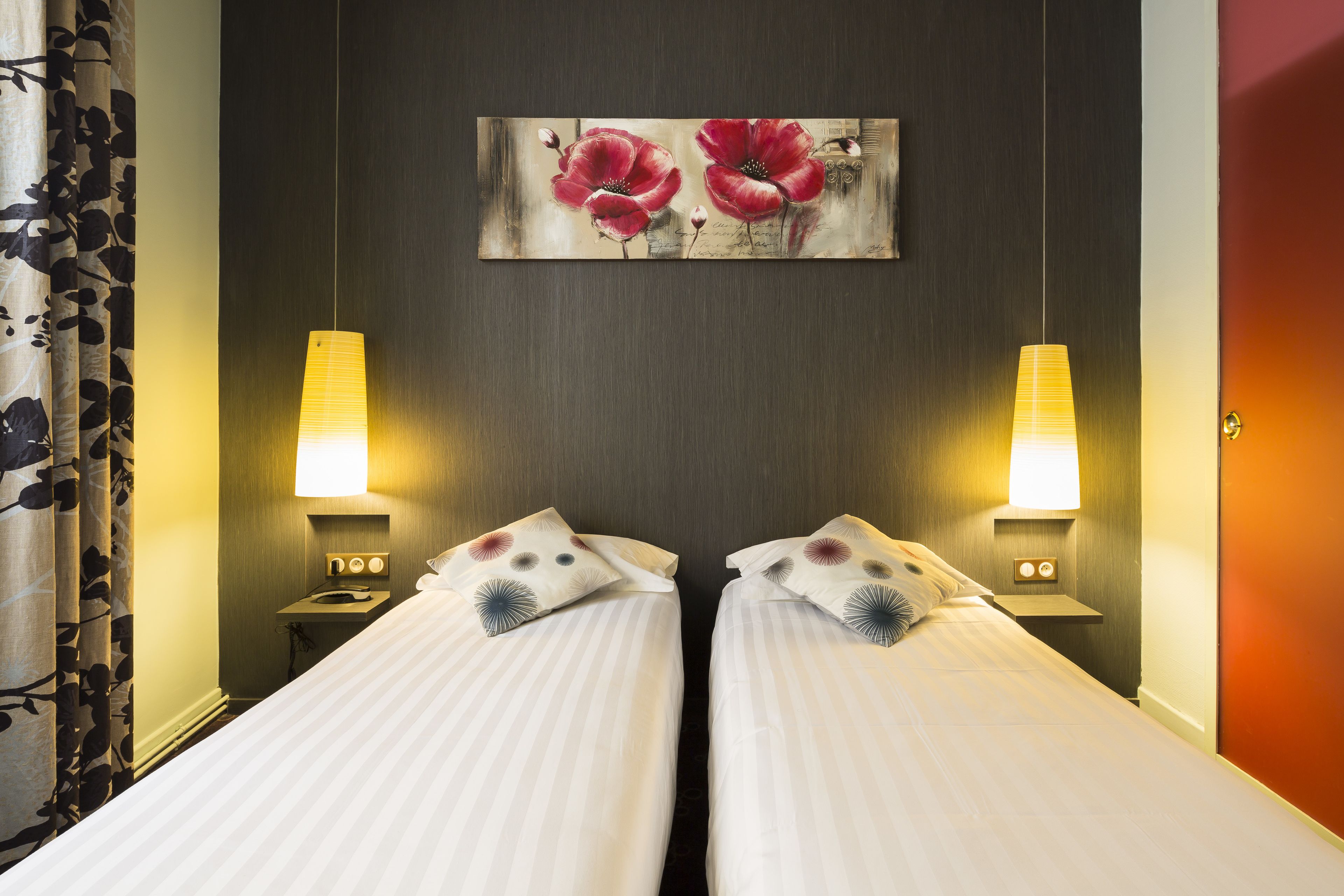 comfort twin room, 2 single beds | desk, soundproofing, free wifi