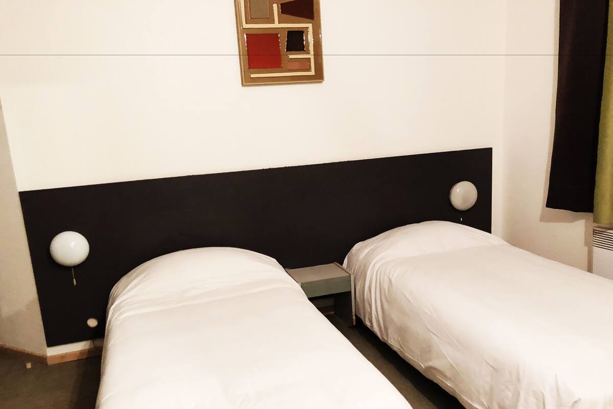 Room, 2 Twin Beds | Desk, blackout drapes, cribs (free), WiFi (free)