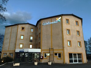 Façade de l’hébergement - soirée/nuit