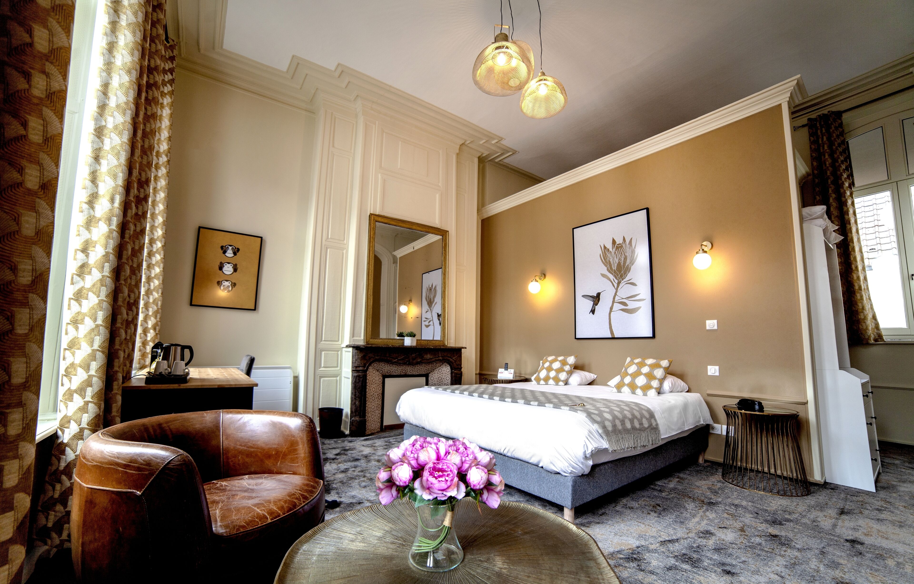 ラグジュアリー ルーム キングベッド 1 台 禁煙 | セーフティボックス (室内)、デスク、防音設備、WiFi (無料)