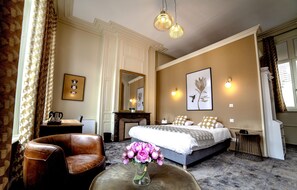 奢華客房, 1 張特大雙人床, 非吸煙房 | 客房內保險箱、書桌、隔音、免費無線上網