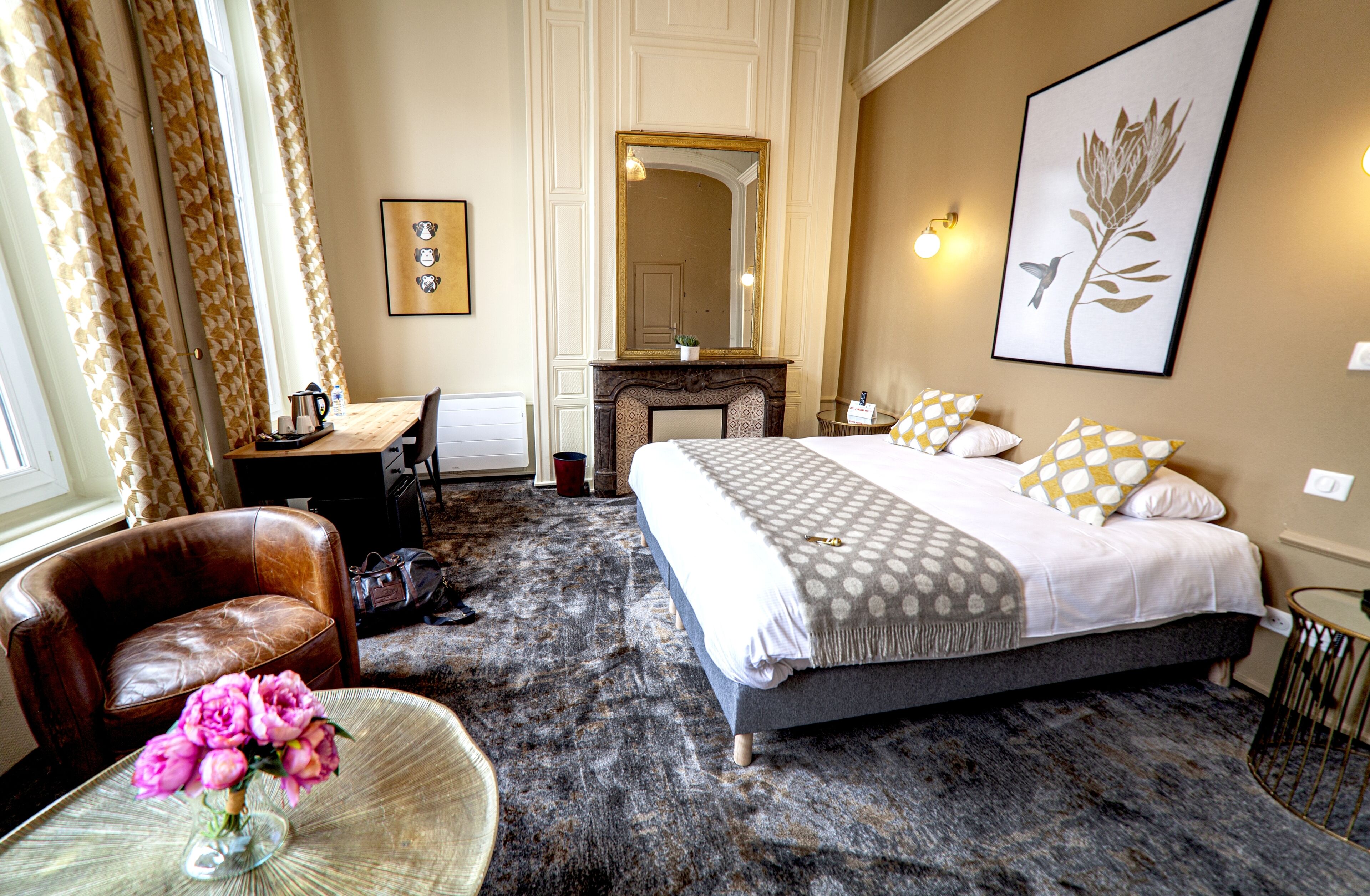 luxury room, 1 king bed, non smoking | in-room safe, desk, soundproofing, free wifi