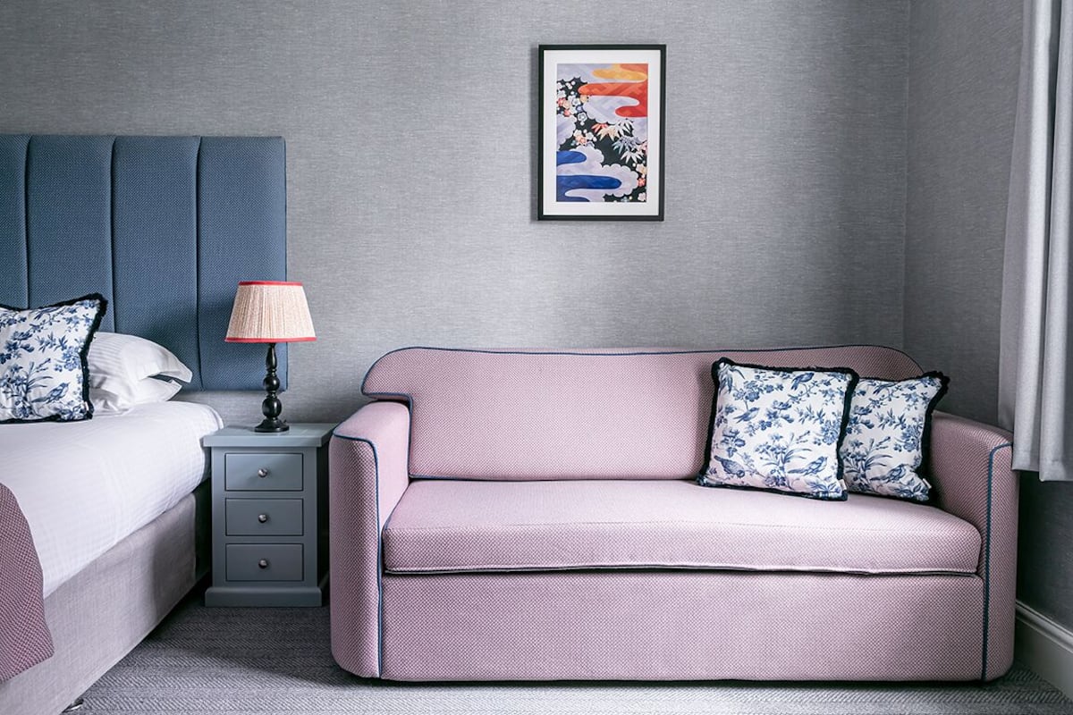 Classic-Zimmer | Schreibtisch, Bettwäsche