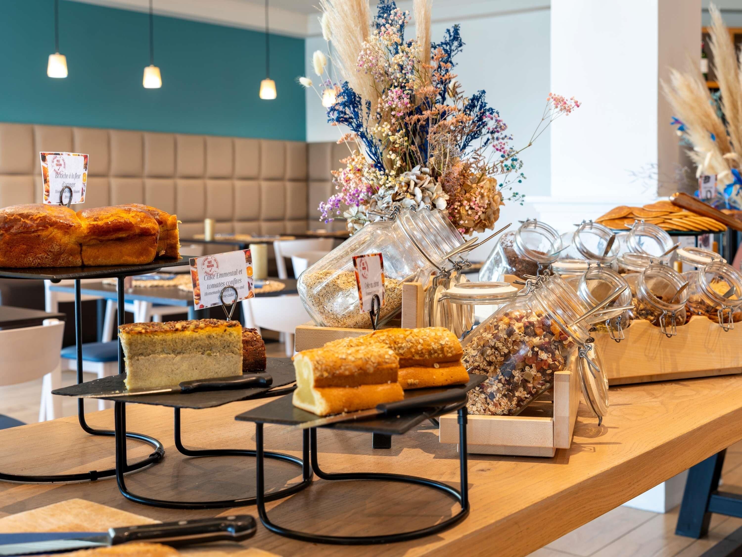 Café da manhã com buffet grátis todos os dias