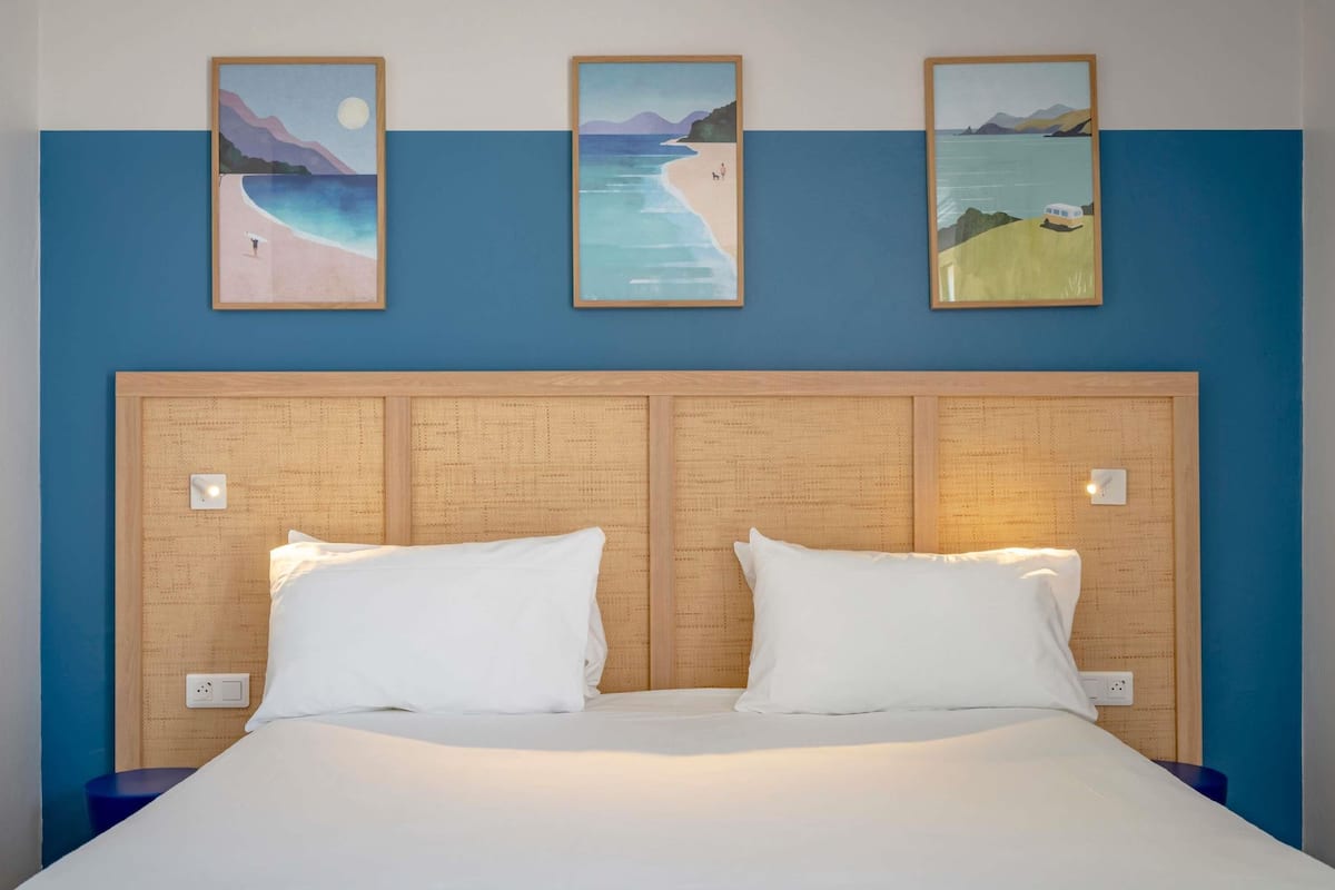 Ropa de cama de alta calidad, caja fuerte, cortinas opacas