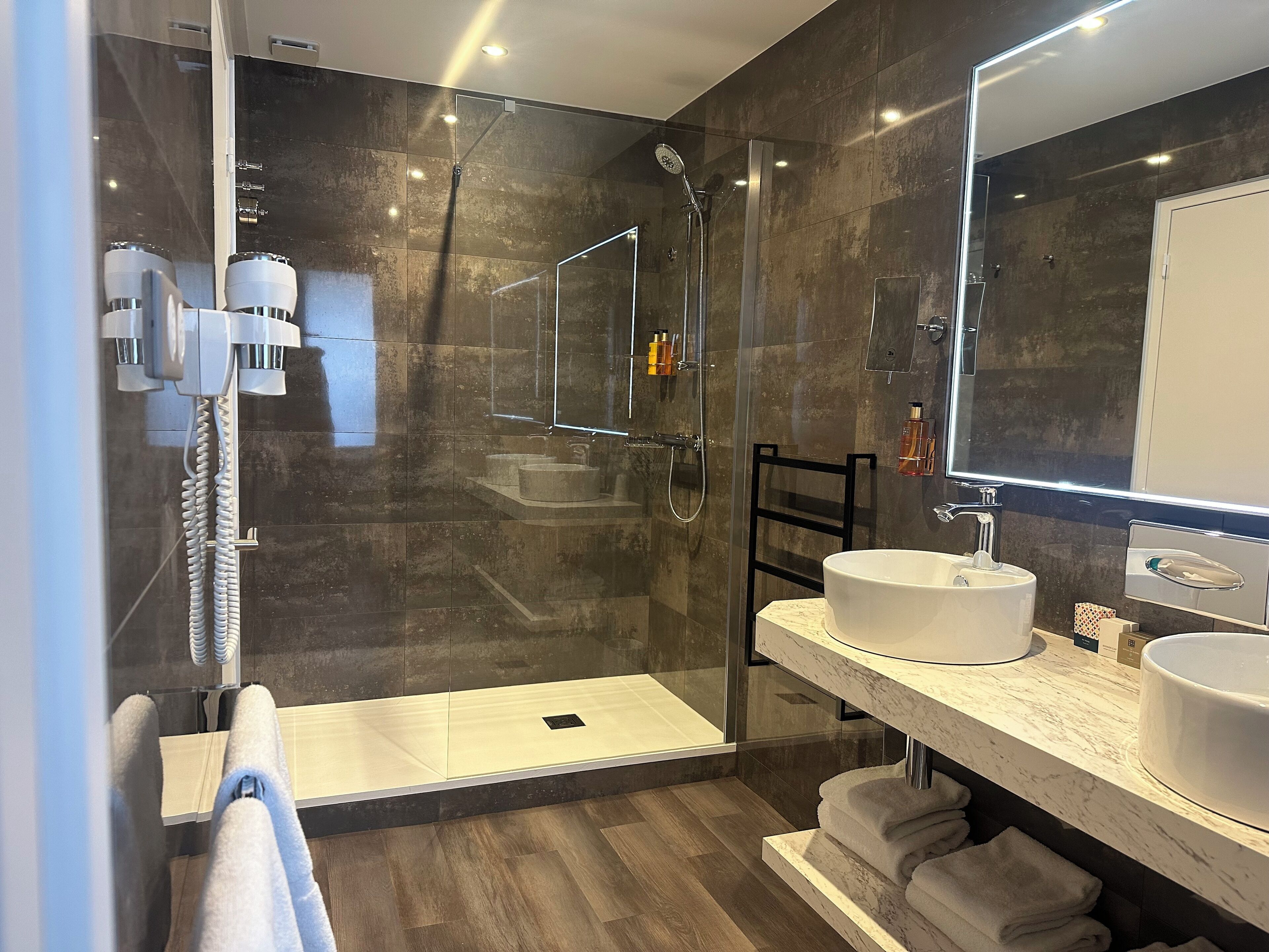 family room | hypo-allergenic bedding, desk, iron/ironing board, free wifi