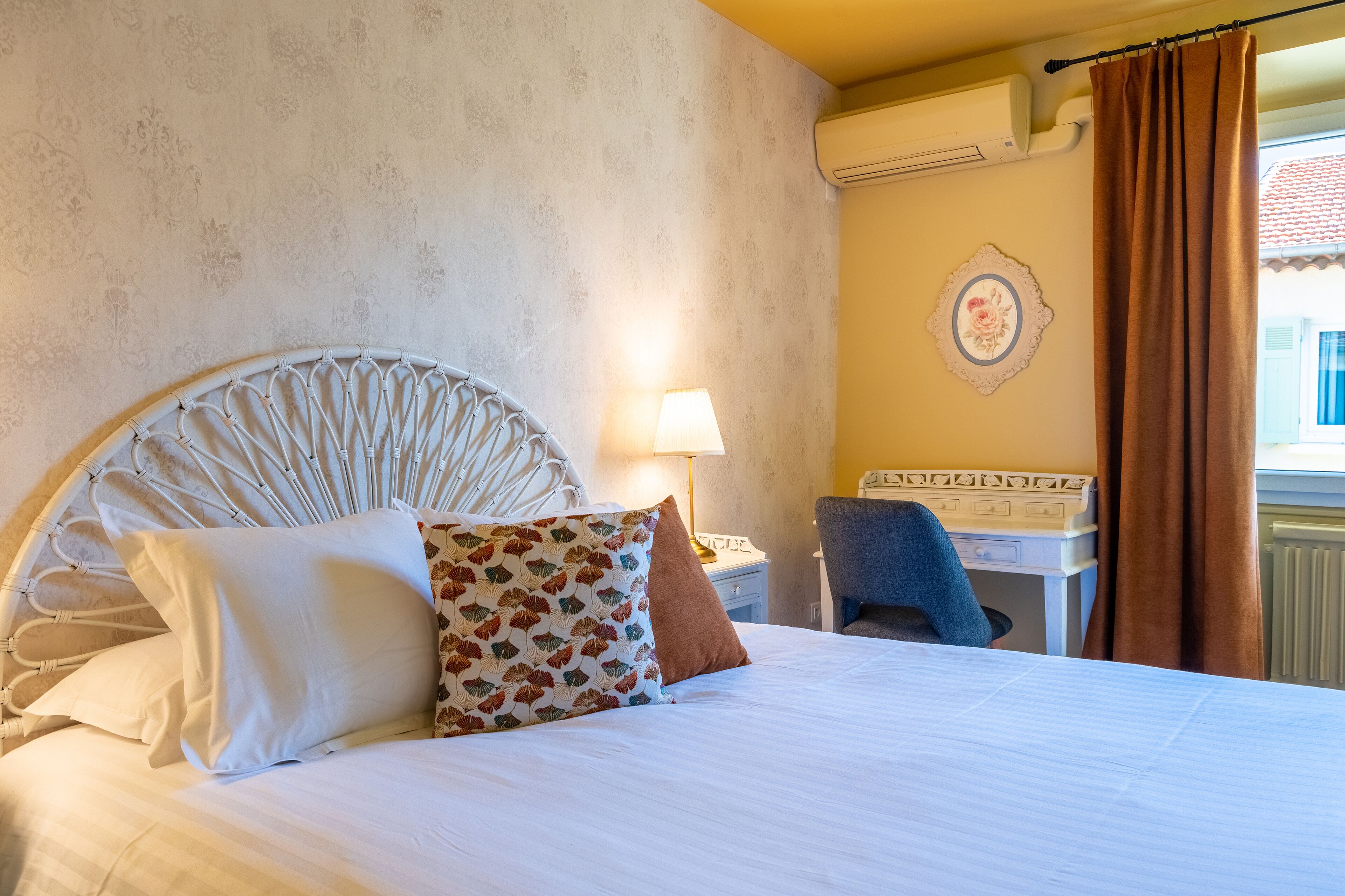 deluxe double room | egyptian cotton sheets, premium bedding, select comfort beds