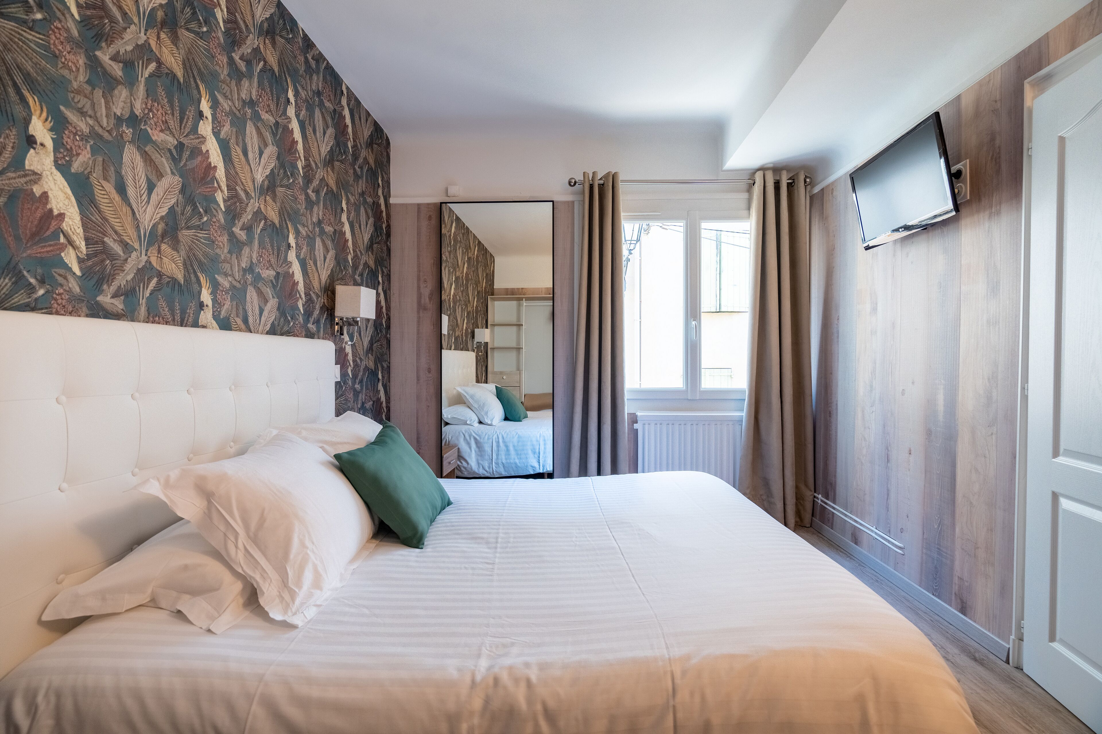 double room cosy | egyptian cotton sheets, premium bedding, select comfort beds