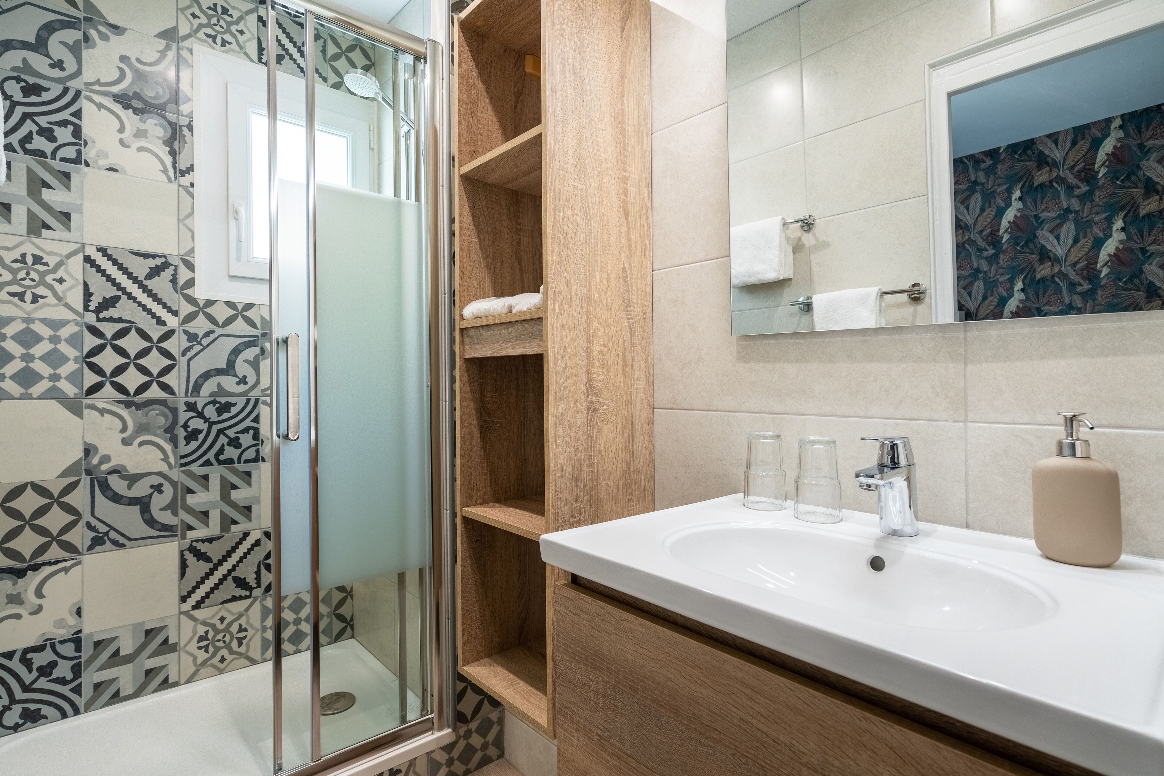 double room cosy | bathroom | free toiletries, hair dryer, towels