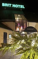 住宿正面 - 傍晚/夜晚