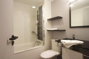 Triple Room | Bathroom