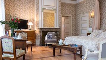 In-room safe, desk, soundproofing, WiFi (free)
