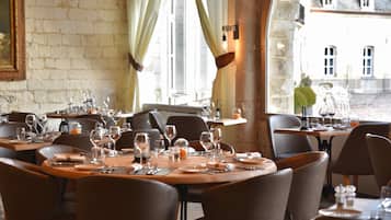 Daily buffet breakfast (EUR 16 per person)