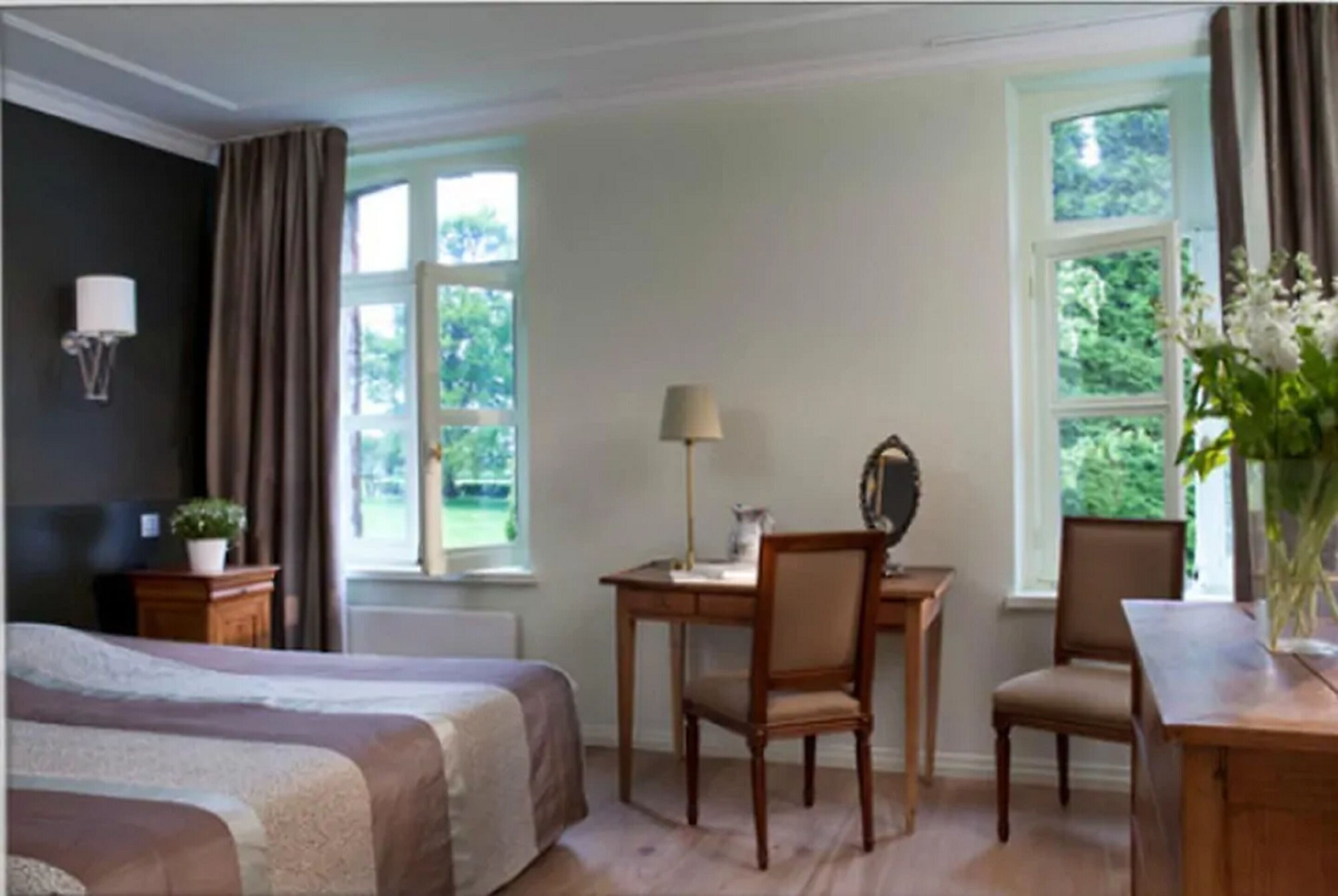 In-room safe, desk, soundproofing, free WiFi