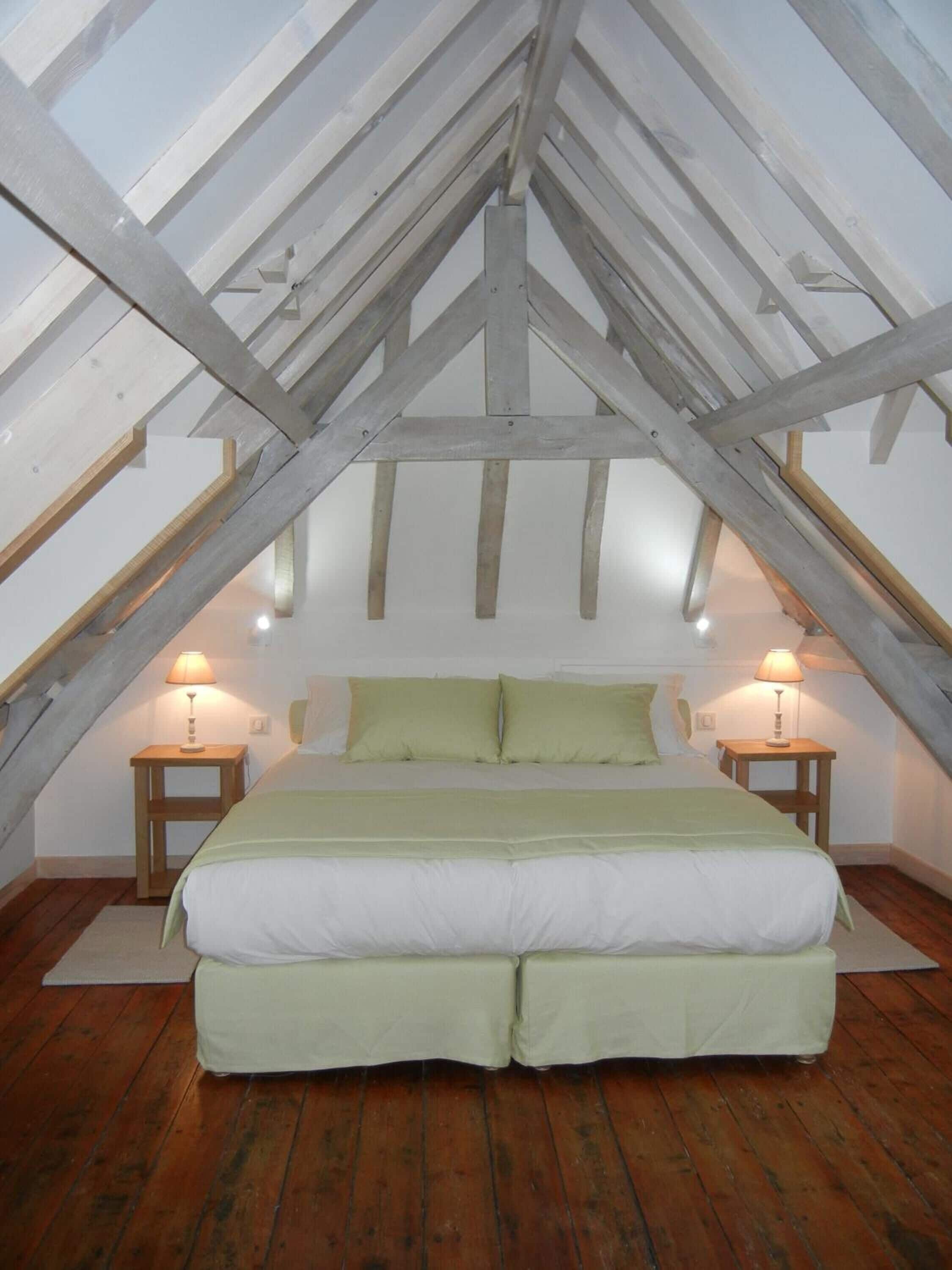 in-room safe, desk, soundproofing, free wifi