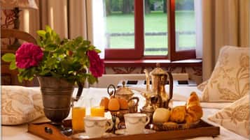 Lunch and dinner served, French cuisine