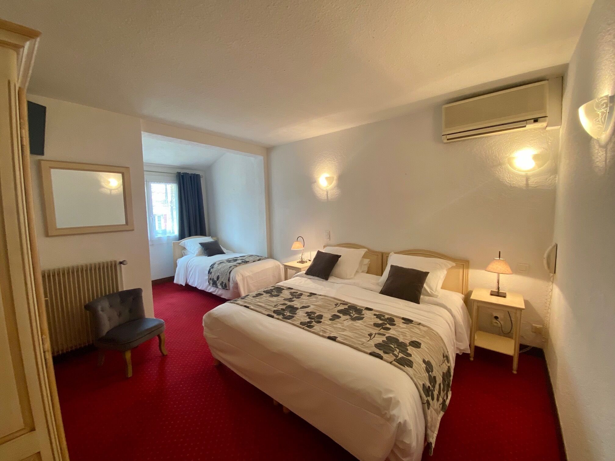 triple room | in-room safe, desk, soundproofing, iron/ironing board