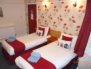 Zweibettzimmer, mit Bad | Badezimmer