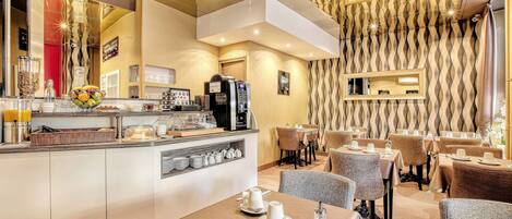 Frokostbuffé hver dag (EUR 12.50 per person)