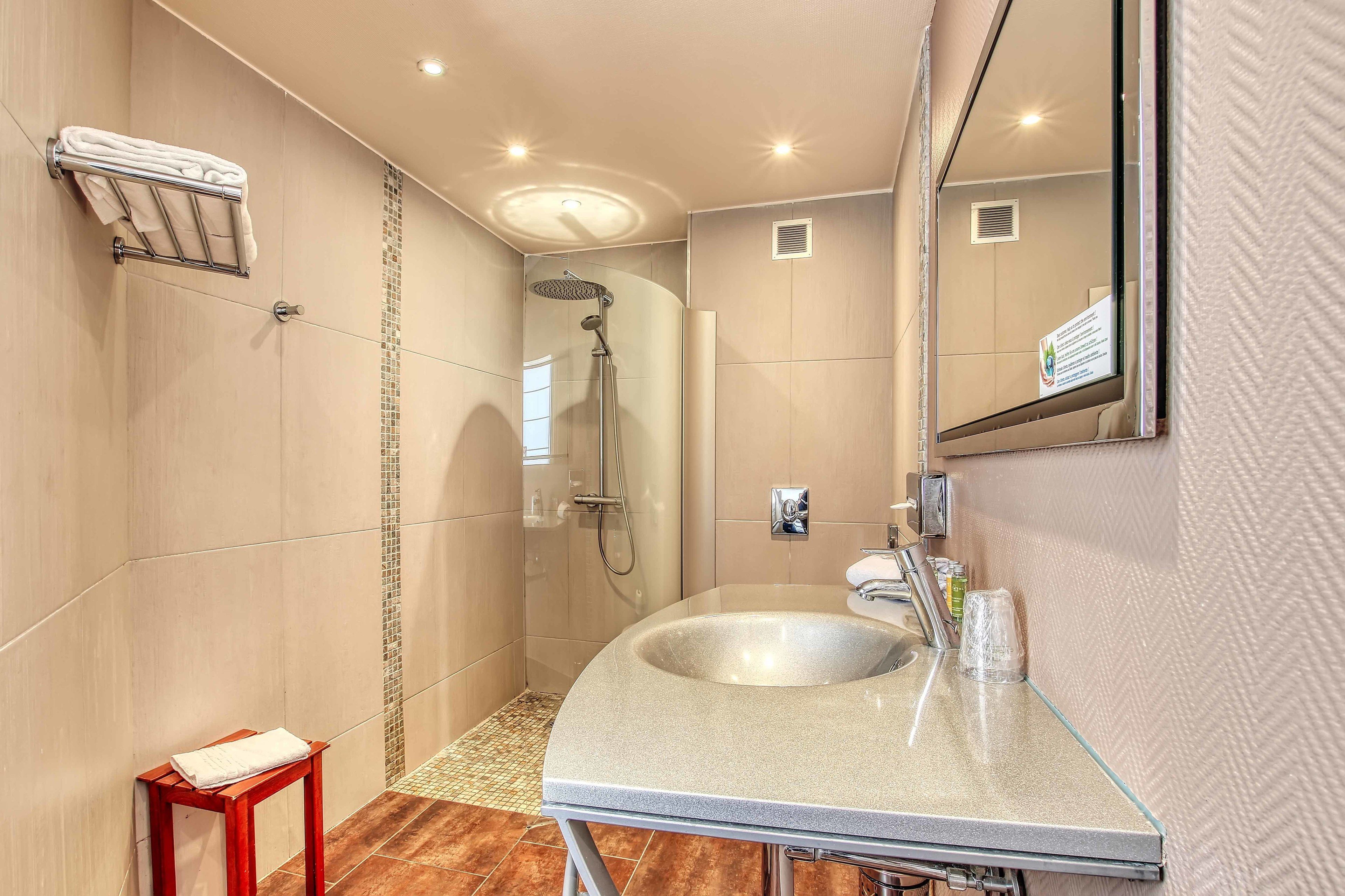 comfort double room | bathroom | free toiletries, hair dryer, towels