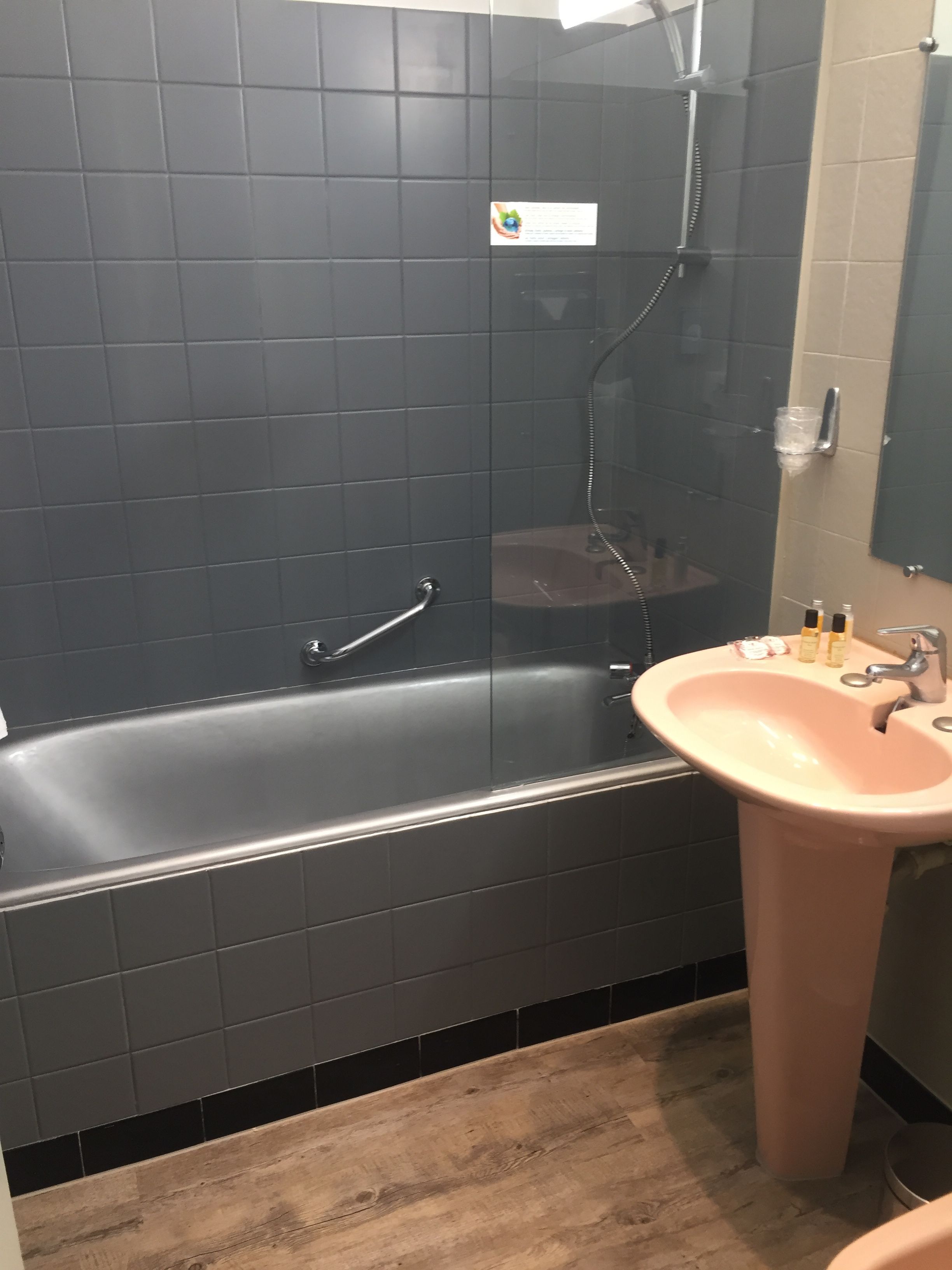 twin room | bathroom | free toiletries, hair dryer, towels