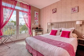 Comfort Double Room | In-room safe, desk, soundproofing, iron/ironing board - Citotel La Residence (Nancy)