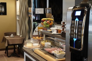 Tägliches Frühstücksbuffet gegen Gebühr