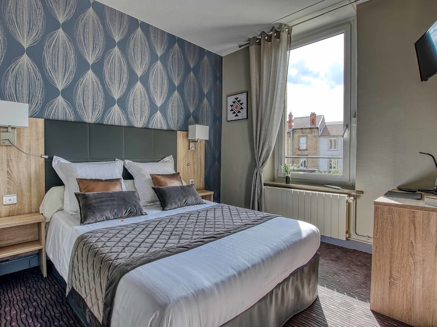 Comfort Double Room | In-room safe, desk, soundproofing, iron/ironing board